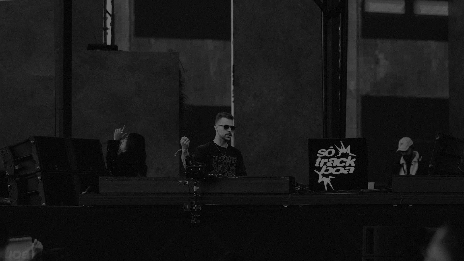 Bolth performing at Só Track Boa